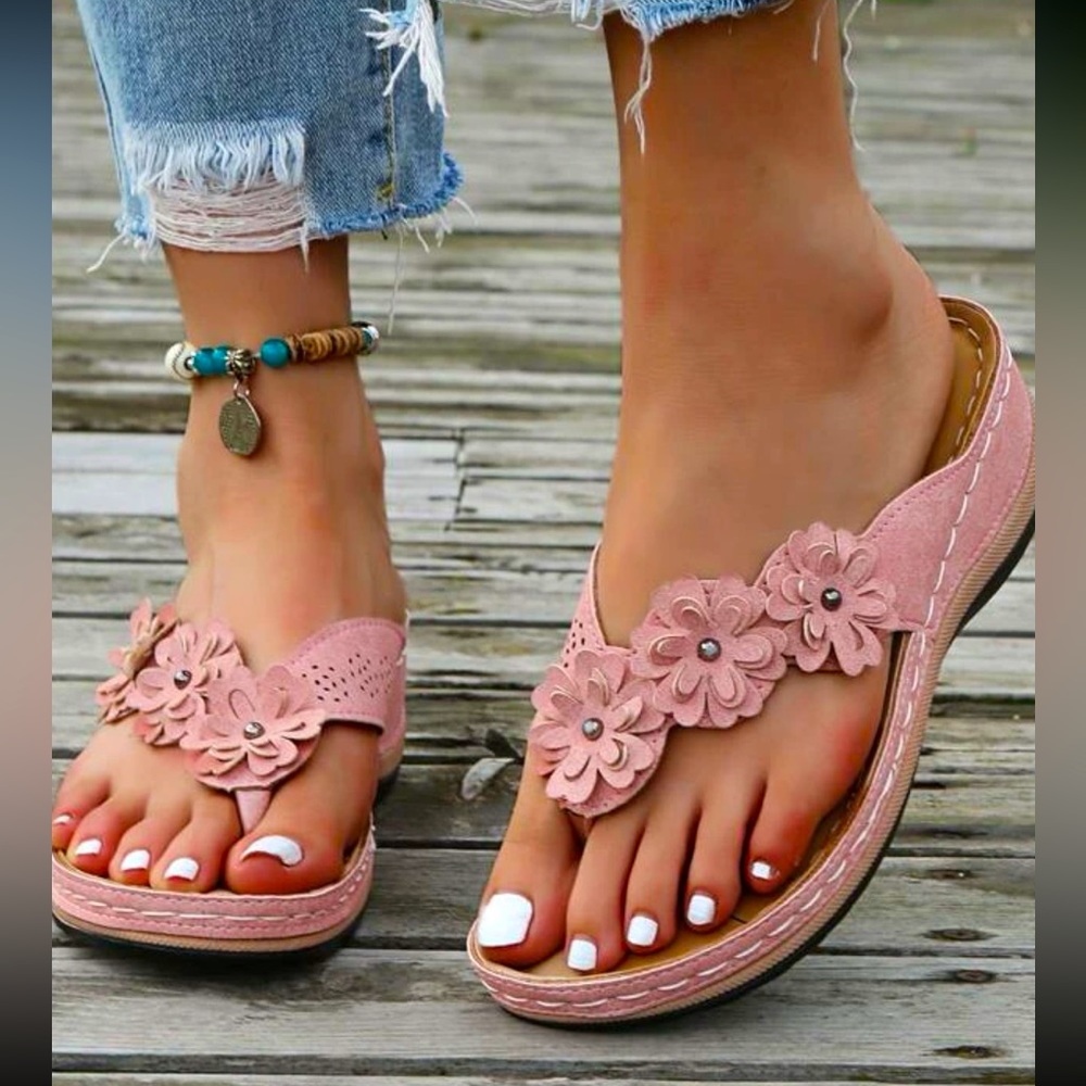 Super comfy NWB Flower 🌸 Thong Sandals